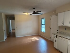 3005 Lenora Cir in Pensacola, FL - Foto de edificio - Building Photo