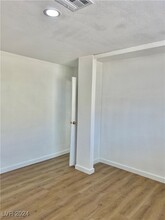 5116 Golden Ln-Unit -A in Las Vegas, NV - Building Photo - Building Photo