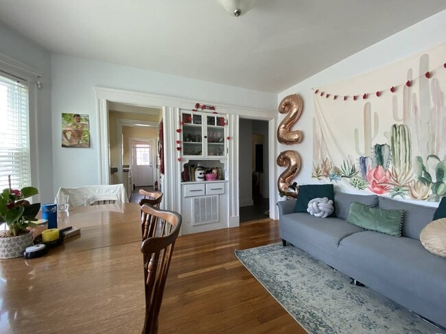 2 Vassar St, Unit 1 in Medford, MA - Foto de edificio - Building Photo