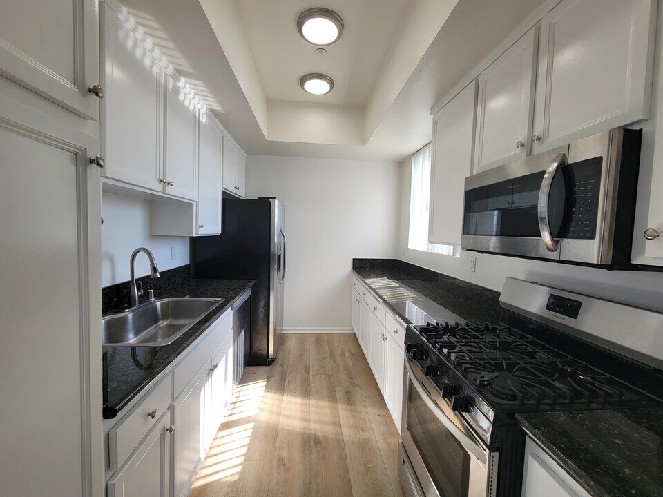 1725 Butler Ave in Los Angeles, CA - Foto de edificio