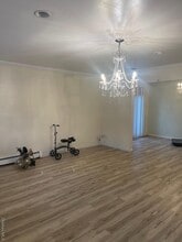 185 E Parkview Dr in Shirley, NY - Building Photo - Building Photo