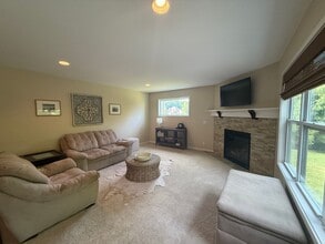 2975 Thornbury Dr in Holland, MI - Building Photo - Building Photo