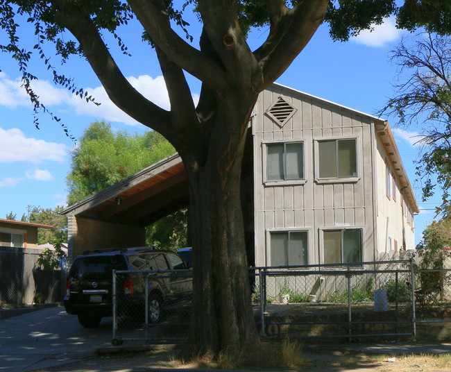 820 2nd St in Modesto, CA - Foto de edificio - Building Photo