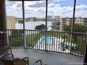 1750 NE 191st St-Unit -818-3 in North Miami Beach, FL - Building Photo - Building Photo