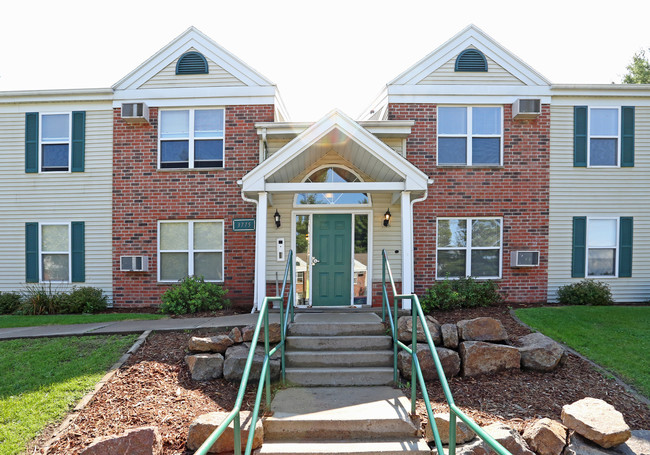 Weston Pines Apartments in Schofield, WI - Foto de edificio - Building Photo