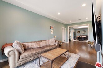 816 Hyperion Ave in Los Angeles, CA - Building Photo - Building Photo