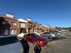 279 Redstone Hill in Bristol, CT - Building Photo - Building Photo