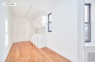 172 Mulberry St in New York, NY - Building Photo - Building Photo