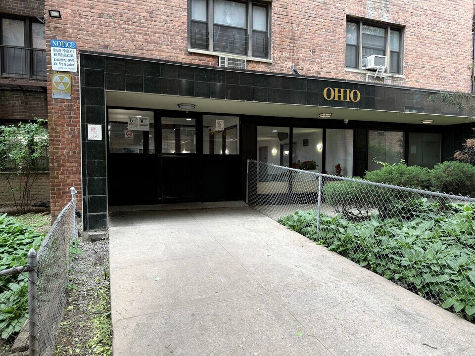 9845 57th Ave, Unit #2C in Corona, NY - Building Photo