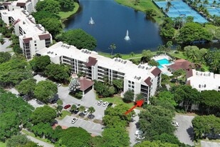 1915 Lavers Cir in Delray Beach, FL - Building Photo