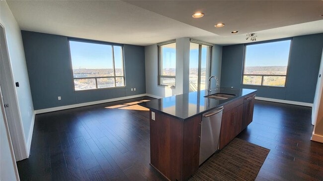 300 Bowie St in Austin, TX - Building Photo - Building Photo