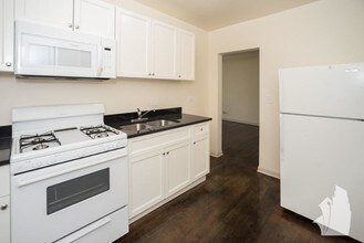 5736 N Winthrop Ave-Unit -102 in Chicago, IL - Building Photo - Building Photo