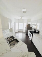 8362 NW 107 Ct in Doral, FL - Building Photo - Building Photo