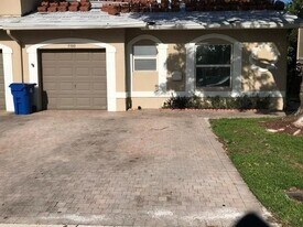 5500 NW 90th Ter in Sunrise, FL - Building Photo