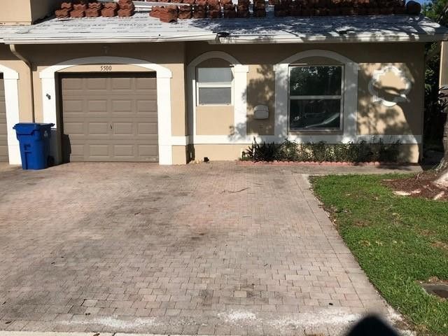 5500 NW 90th Ter in Sunrise, FL - Building Photo