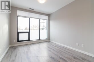 690-690 King St W in Kitchener, ON - Building Photo - Building Photo