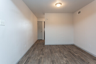 Landmark in Beaumont, TX - Building Photo - Interior Photo