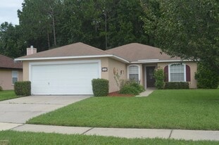 545 Prosperity Lake Dr in St. Augustine, FL - Building Photo