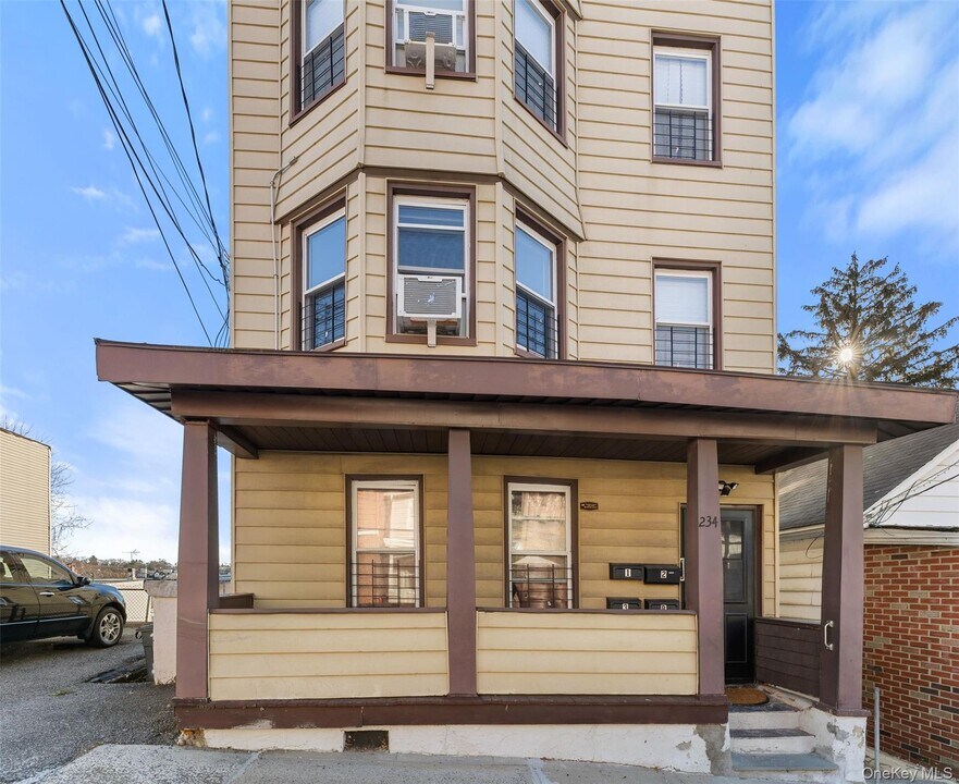 234 Edwards Pl in Yonkers, NY - Building Photo
