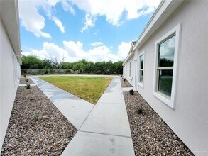 2812 Rosemary Dr, Unit 3 in Weslaco, TX - Foto de edificio - Building Photo