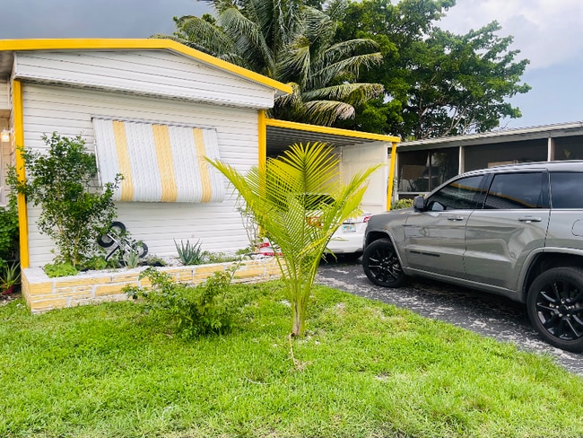 3050 SW 51st Ave in Davie, FL - Building Photo - Building Photo