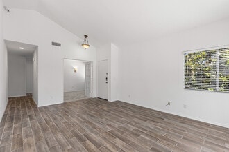 11239 Avenida De Los Lobos in San Diego, CA - Building Photo - Building Photo