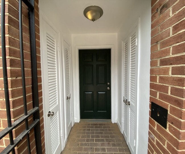 412 4th St SE, Unit Lower in Washington, DC - Building Photo - Building Photo