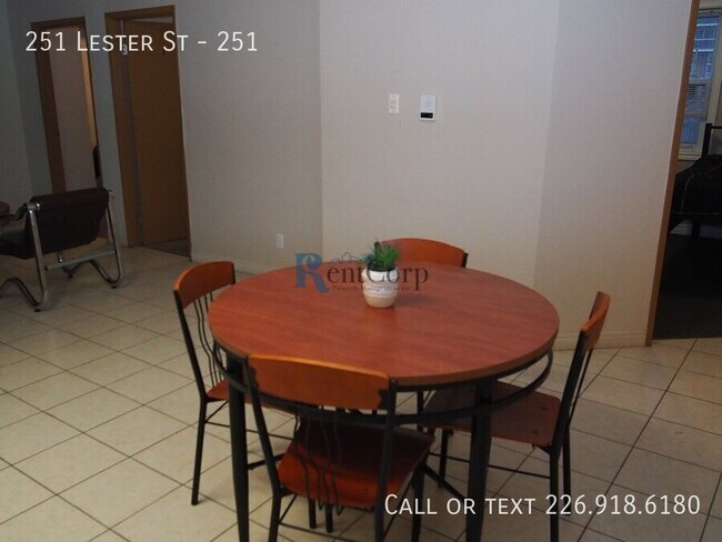 251 Lester St in Waterloo, ON - Building Photo - Building Photo