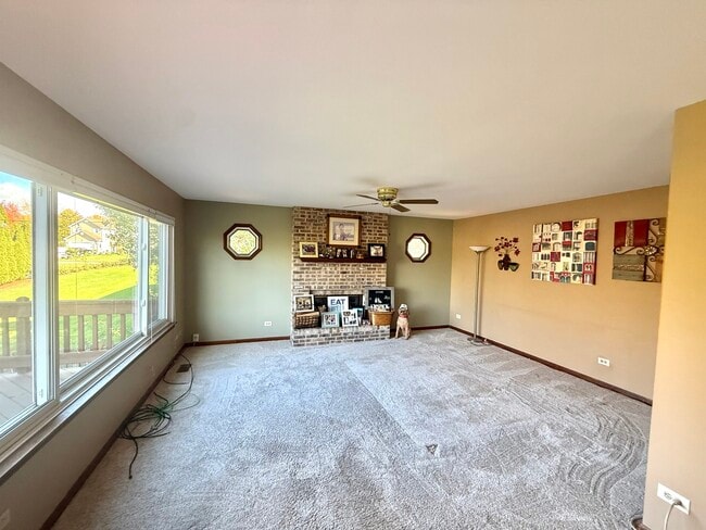721 Mohican Trail in Lake In The Hills, IL - Foto de edificio - Building Photo