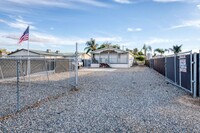 1941 N Academy Ave in Sanger, CA - Foto de edificio - Building Photo