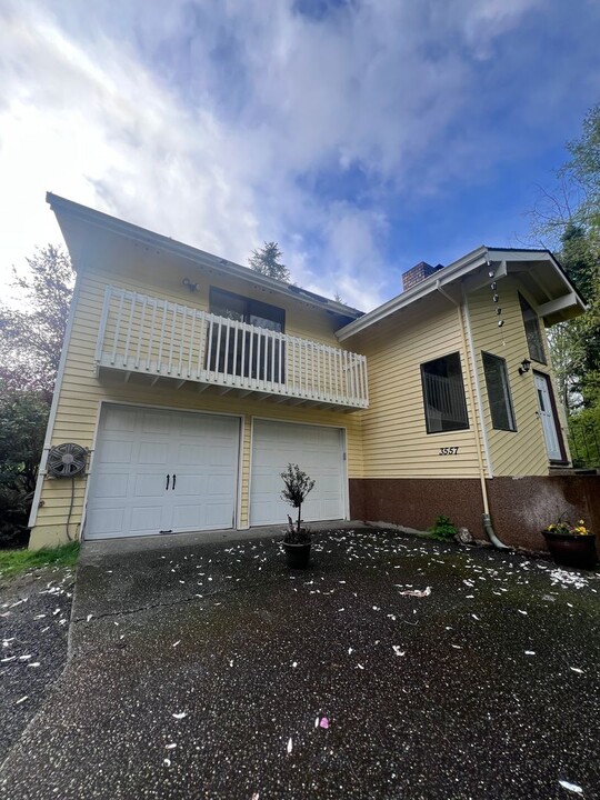 3557 NW Lakeness Rd in Poulsbo, WA - Building Photo