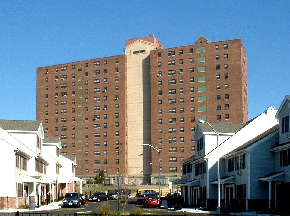 Curries Woods in Jersey City, NJ - Foto de edificio