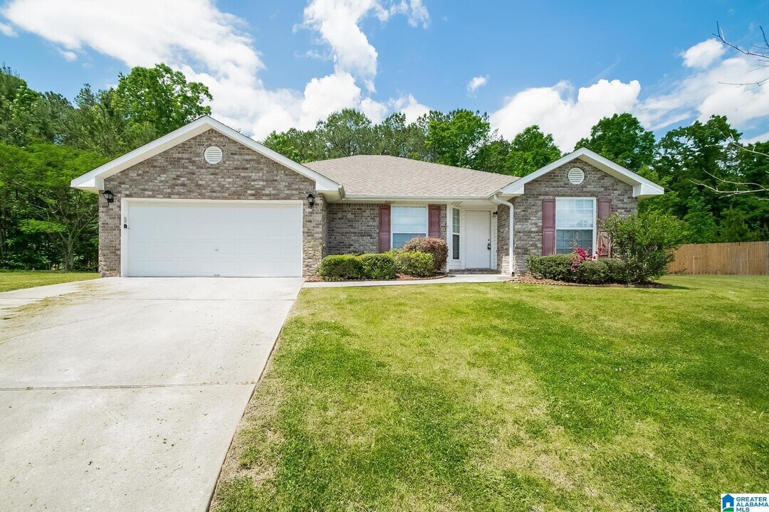 450 Marsh Cir in Calera, AL - Building Photo
