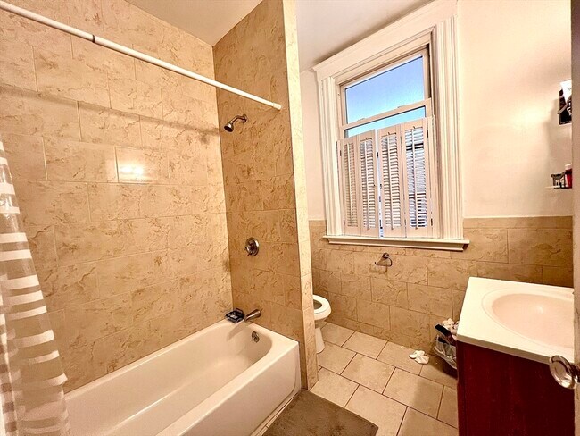 148 Strathmore Rd, Unit 2 in Boston, MA - Building Photo - Building Photo