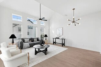 16046 Mason Run Dr in Houston, TX - Foto de edificio - Building Photo