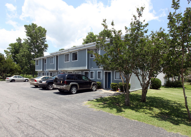 1107 N Cherokee St in Myrtle Beach, SC - Foto de edificio - Building Photo