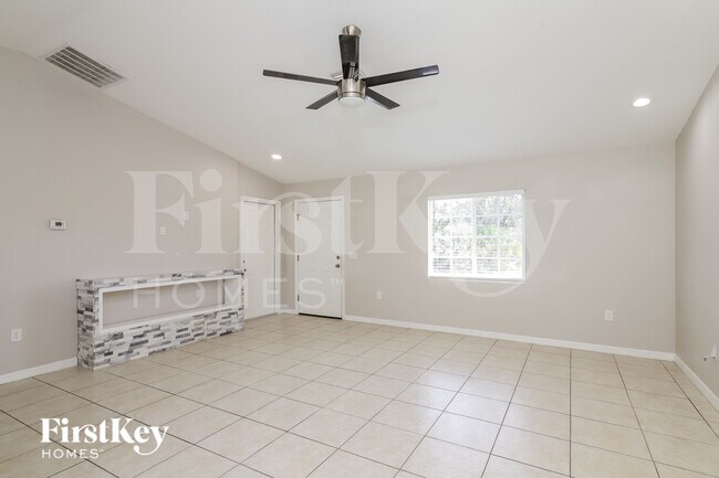 5473 Wagon Wheel Dr in North Port, FL - Foto de edificio - Building Photo