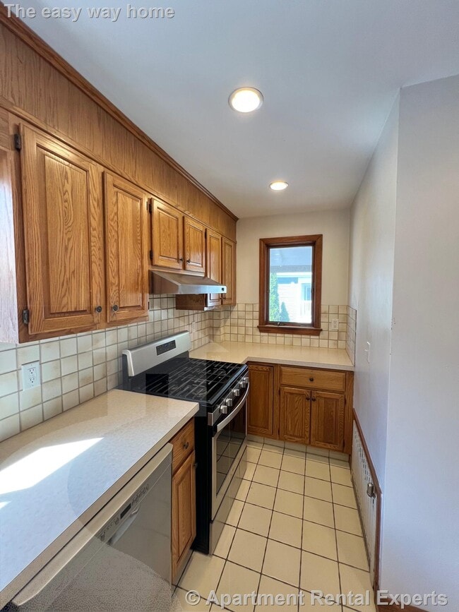 18 Alexander Ave in Medford, MA - Foto de edificio - Building Photo