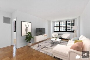 200 E 72nd St in New York, NY - Building Photo