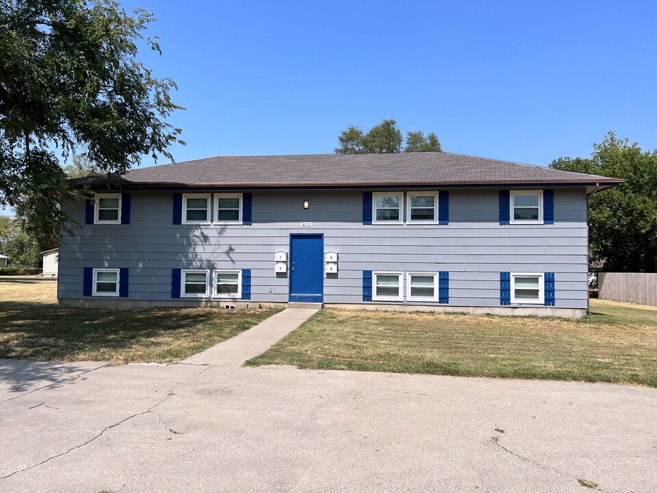 810 W 11th St in Junction City, KS - Building Photo