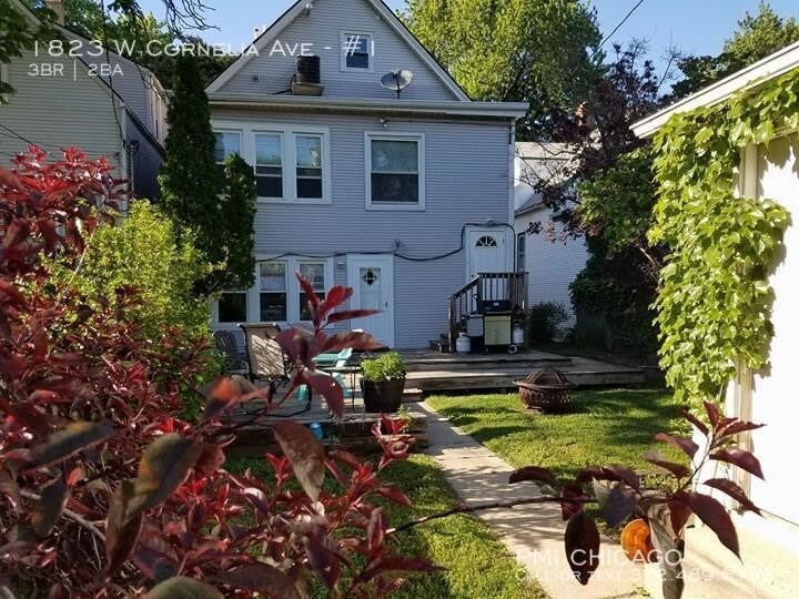 1823 W Cornelia Ave in Chicago, IL - Building Photo