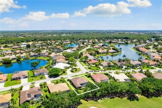 8886 Lely Island Cir in Naples, FL - Foto de edificio - Building Photo