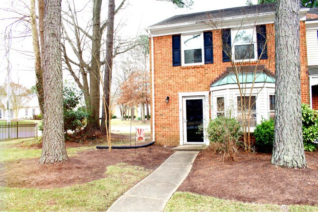 1 Corwin Cir in Hampton, VA - Building Photo - Building Photo