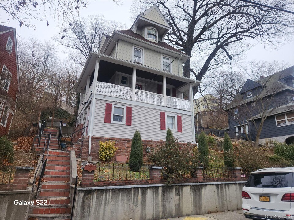 38 Cornell Ave in Yonkers, NY - Building Photo