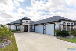 86 Torrey Pines Dr in Laguna Vista, TX - Building Photo