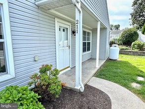 211 Halsey Ave in West Lawn, PA - Foto de edificio - Building Photo