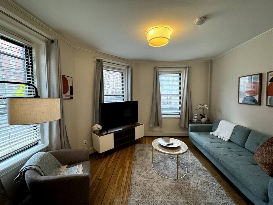 34 E Newton St in Boston, MA - Building Photo