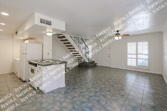 711 E North Ln, Unit 2 in Phoenix, AZ - Building Photo - Building Photo