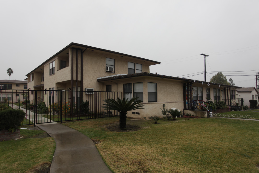 541 W Flora St in Ontario, CA - Building Photo