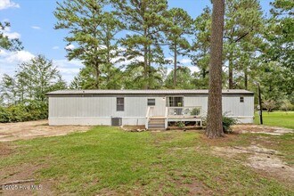 10317 Giles Rd in Linden, NC - Building Photo - Building Photo